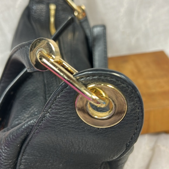 Michael Michael Kors pebbled leather with gold hardware crossbody shoulder bag - Picture 9 of 16